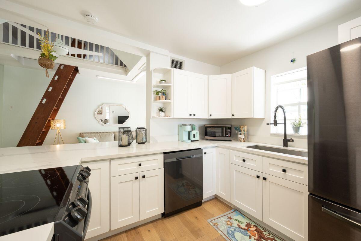 7 Thompson Lane Property Photo 6