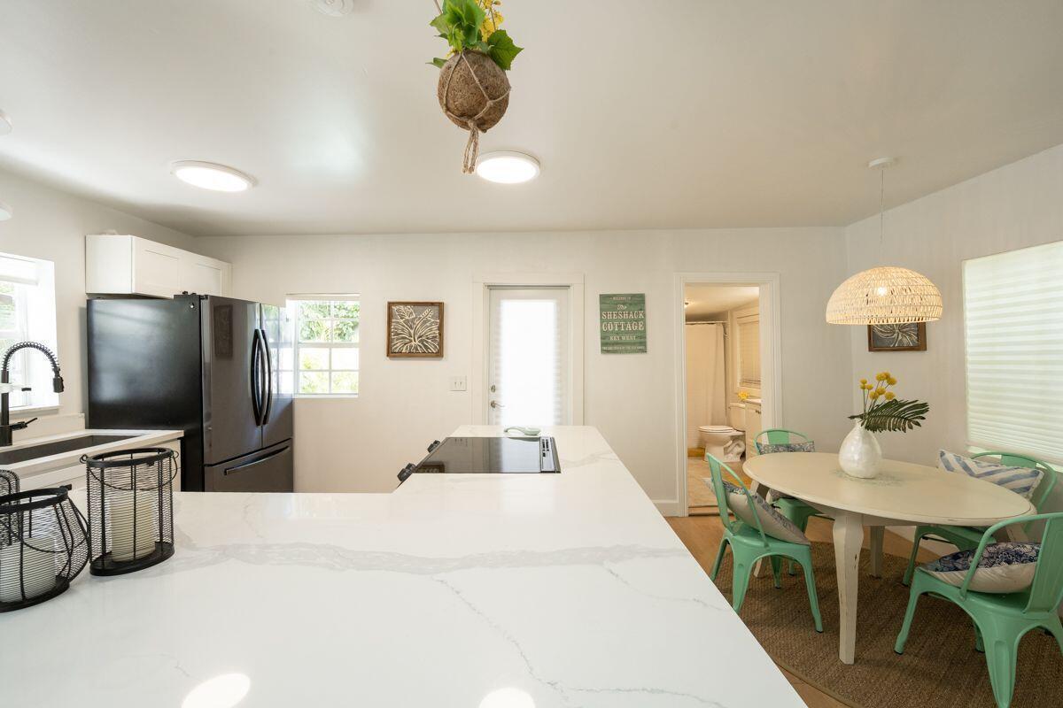 7 Thompson Lane Property Photo 8
