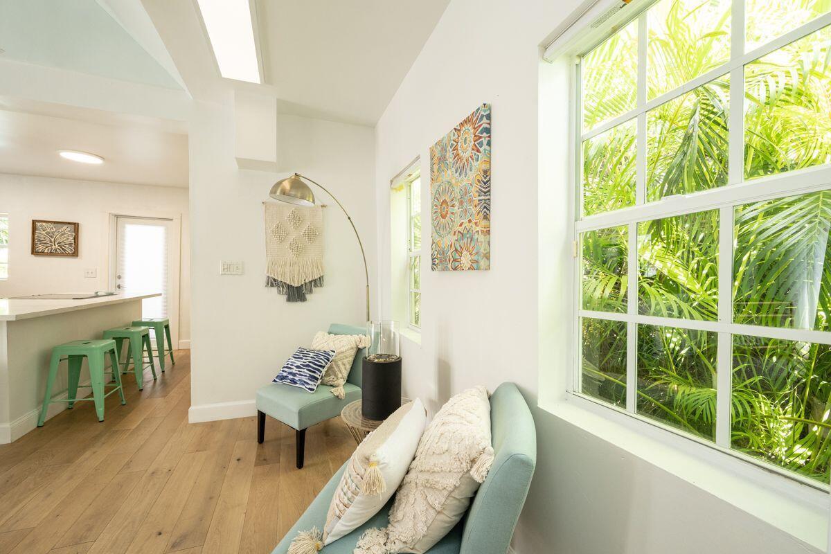 7 Thompson Lane Property Photo 9