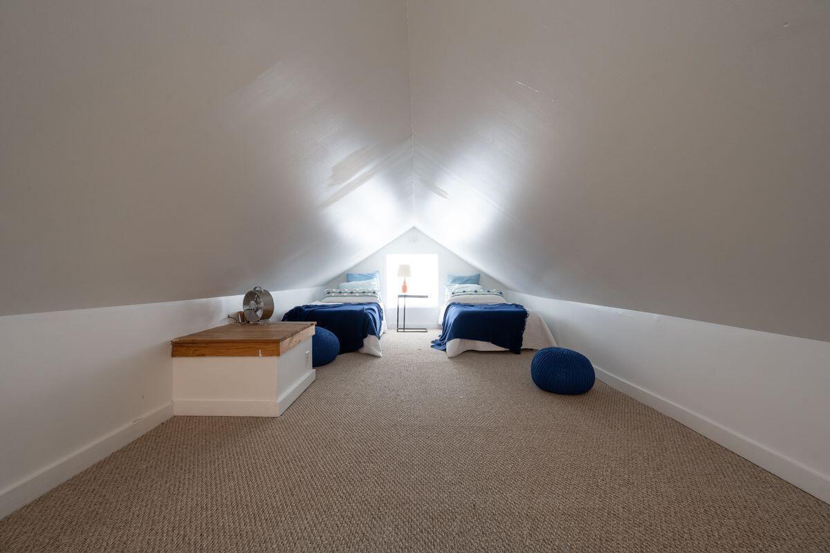 7 Thompson Lane Property Photo 19