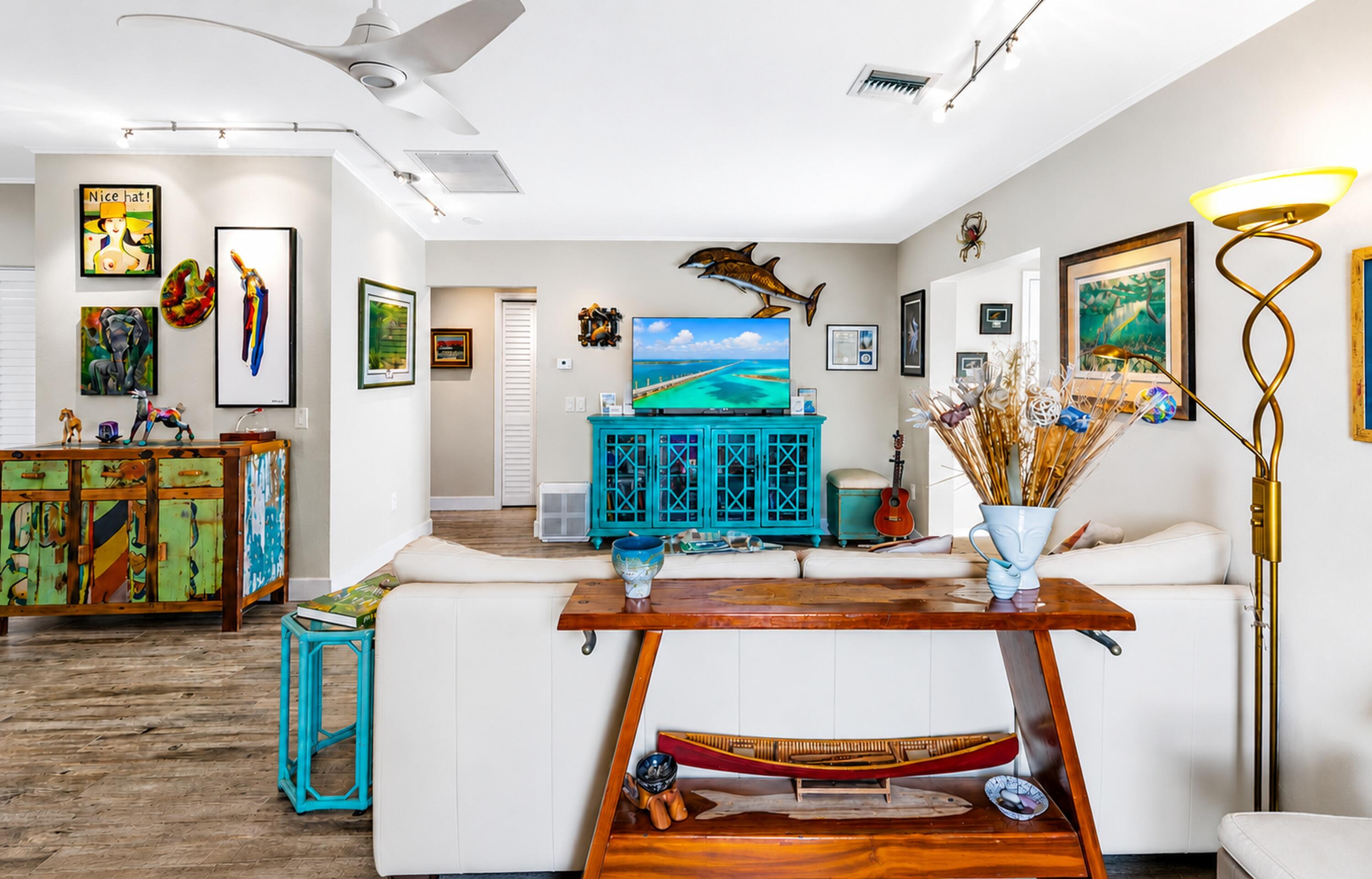 653 Indies Road Property Photo 3