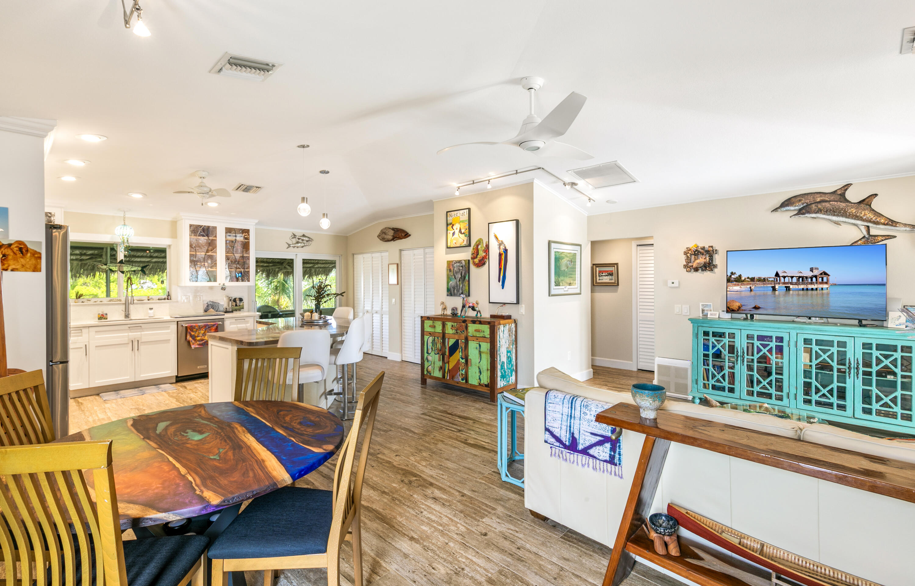 653 Indies Road Property Photo 4