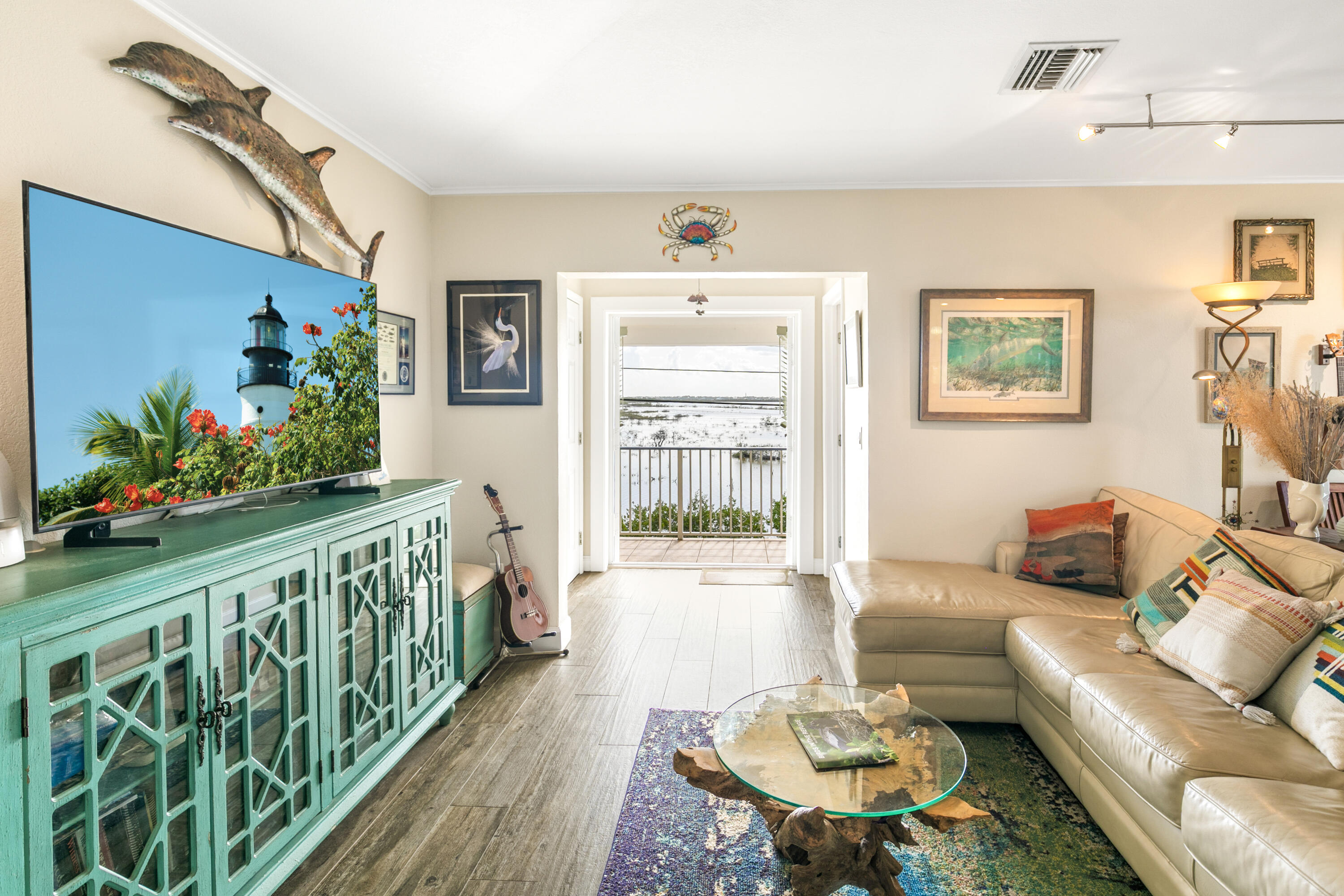 653 Indies Road Property Photo 6