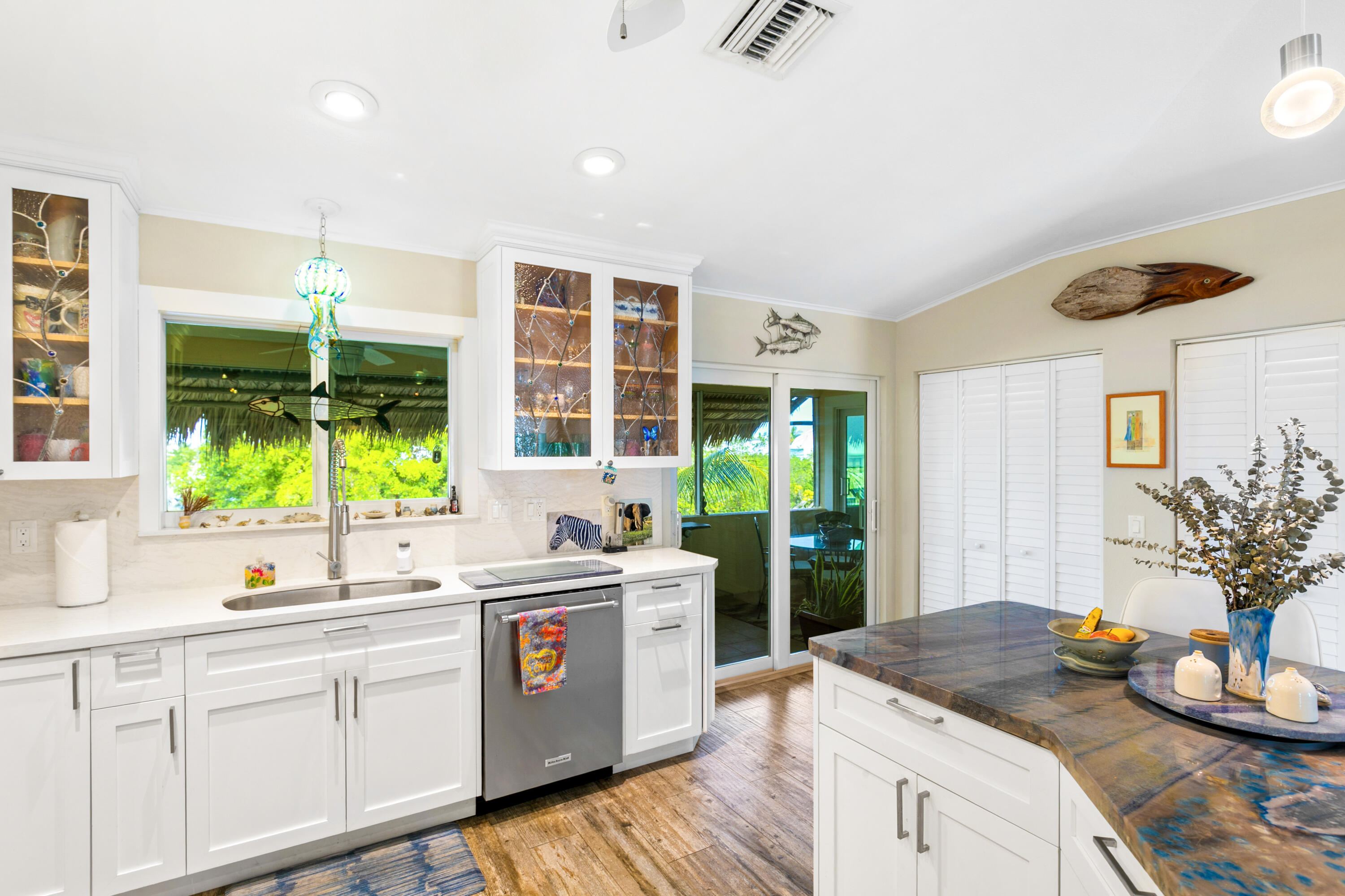 653 Indies Road Property Photo 15