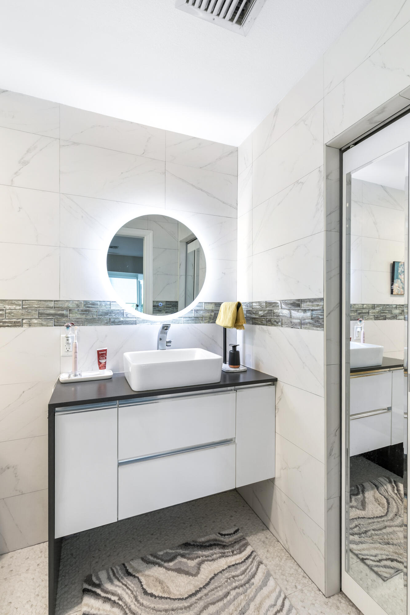 653 Indies Road Property Photo 25