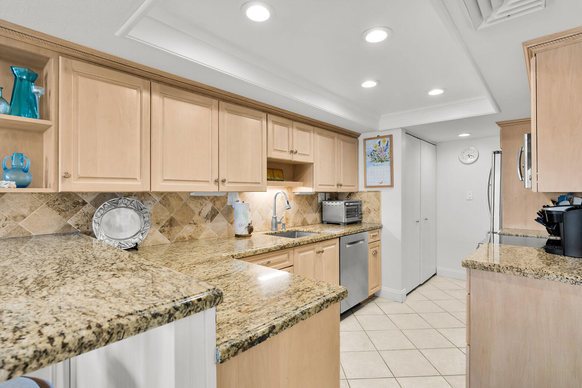 201 E Ocean Drive Unit 208 Property Photo 34