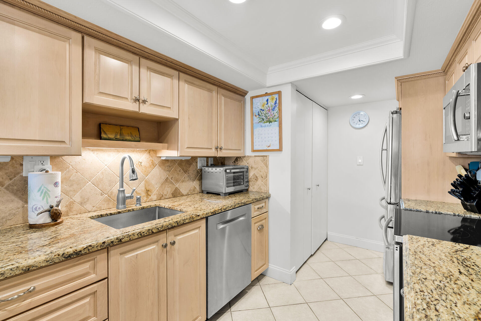 201 E Ocean Drive Unit 208 Property Photo 37