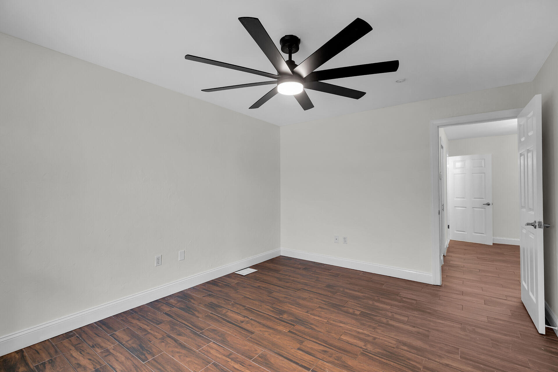 3206 Harriet Avenue Property Photo 20