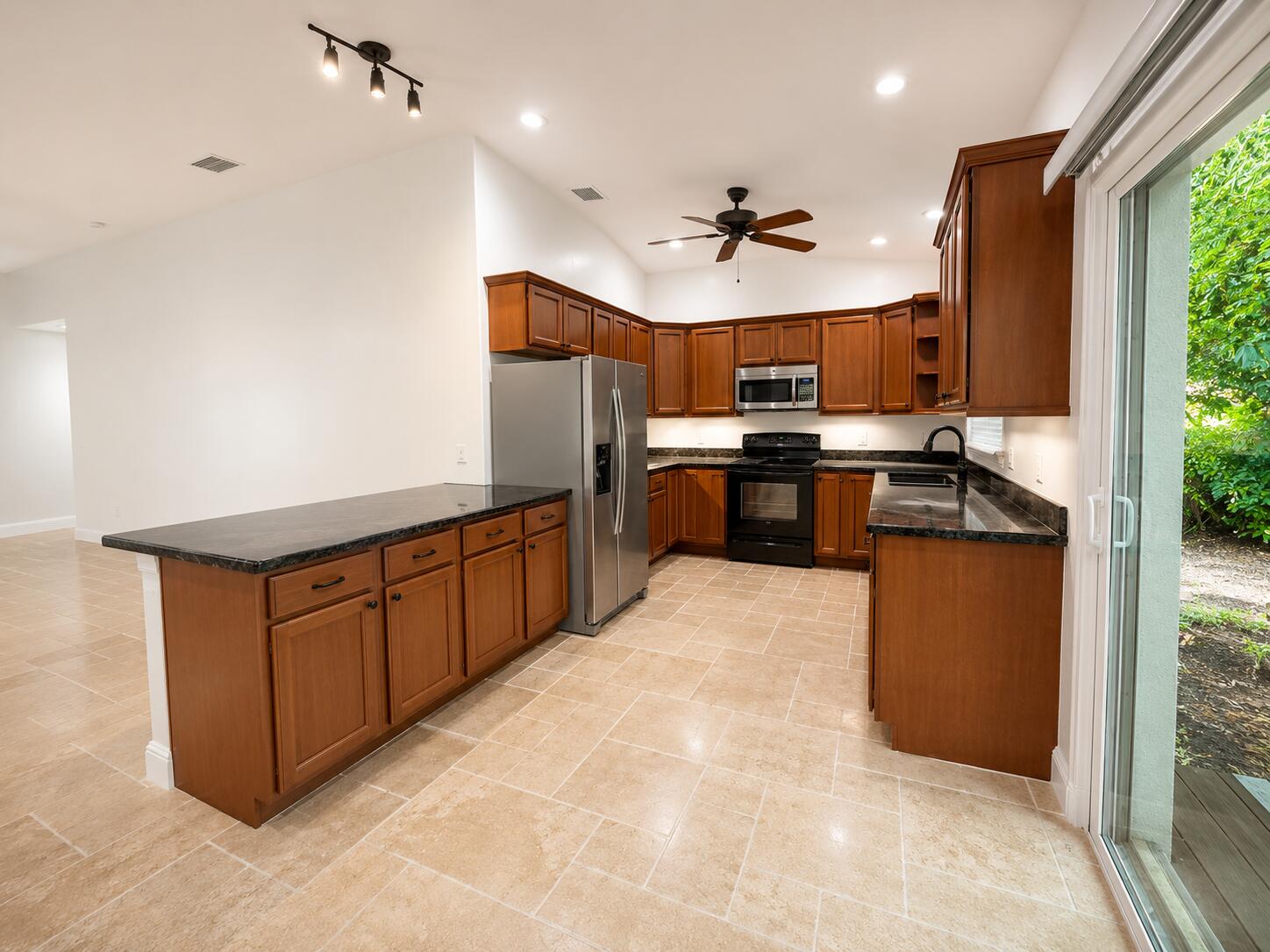 635 Cabrera Street Property Photo 6