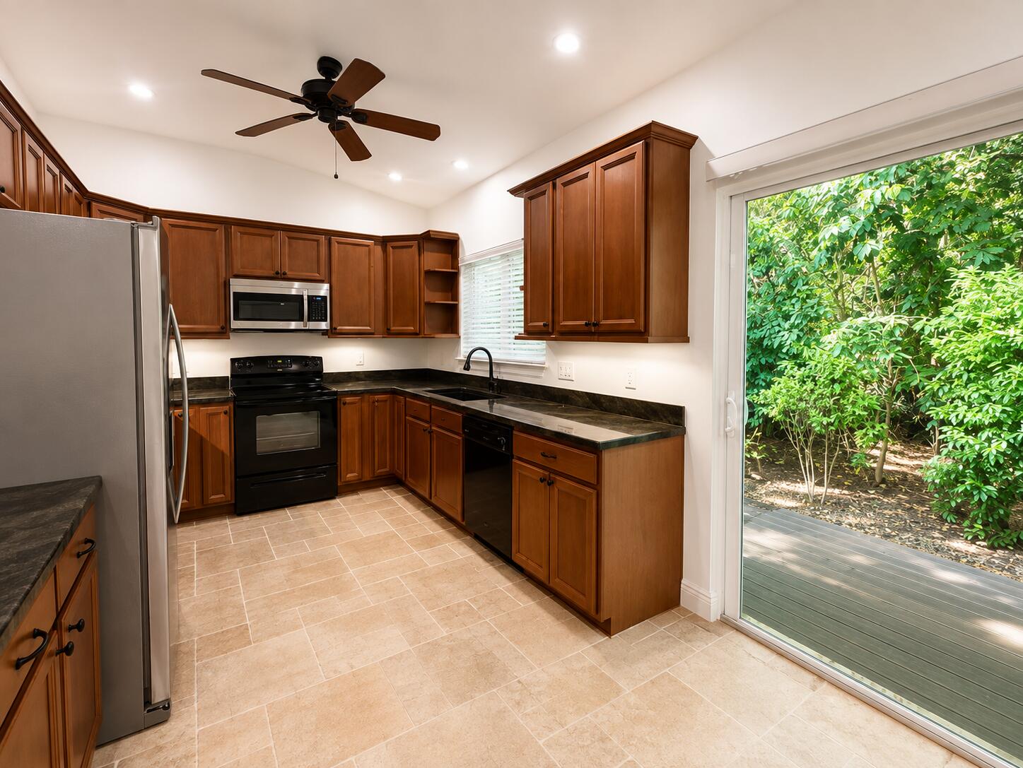 635 Cabrera Street Property Photo 7