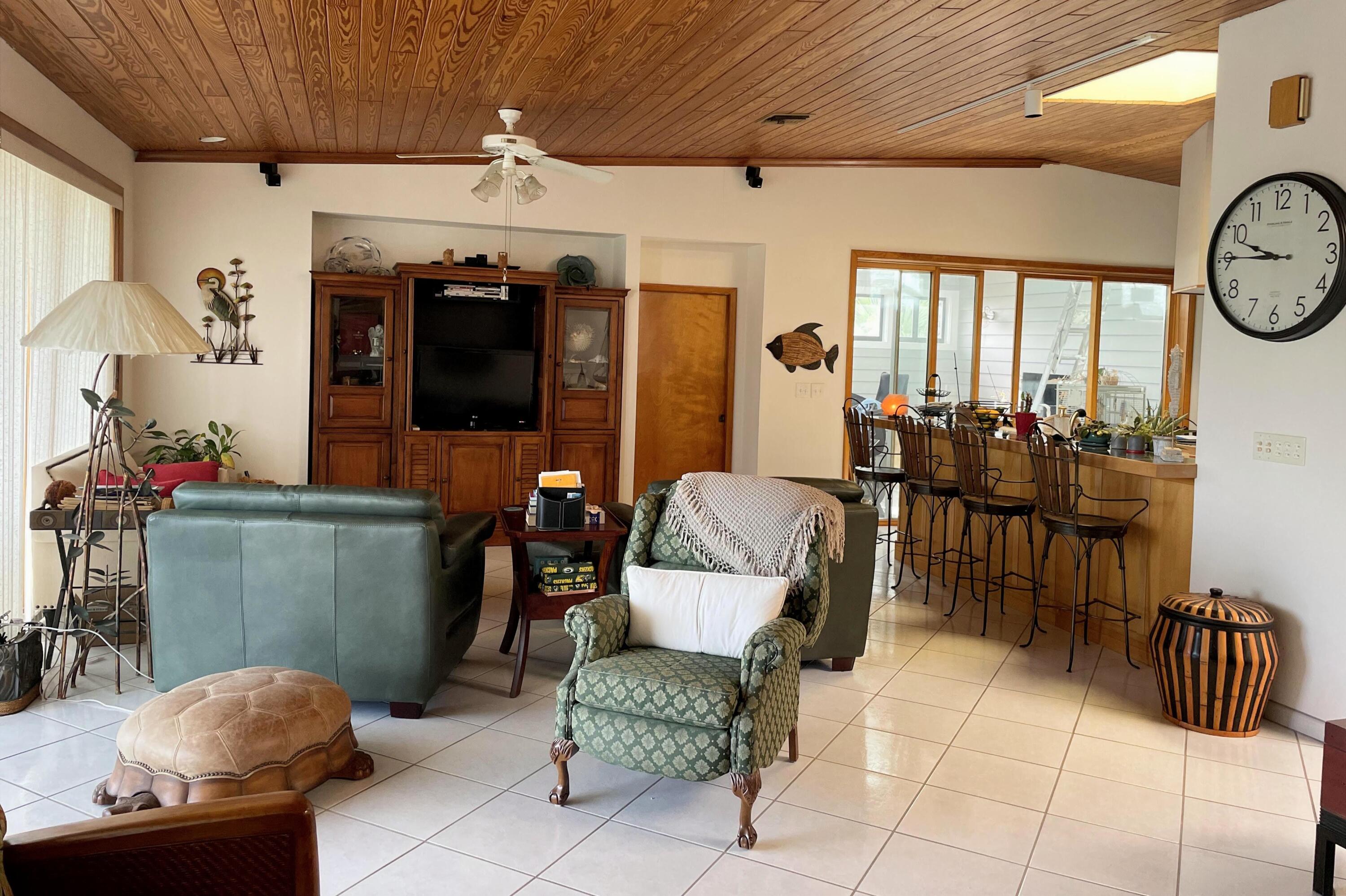 182 Venetian Way Property Photo 6