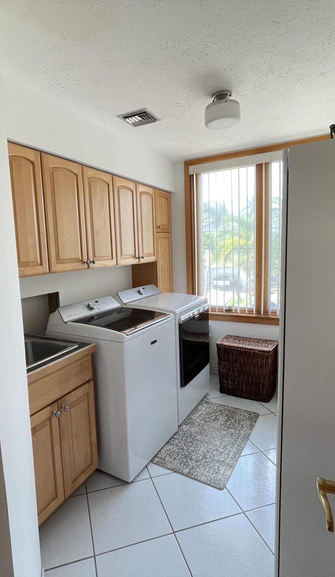 182 Venetian Way Property Photo 24