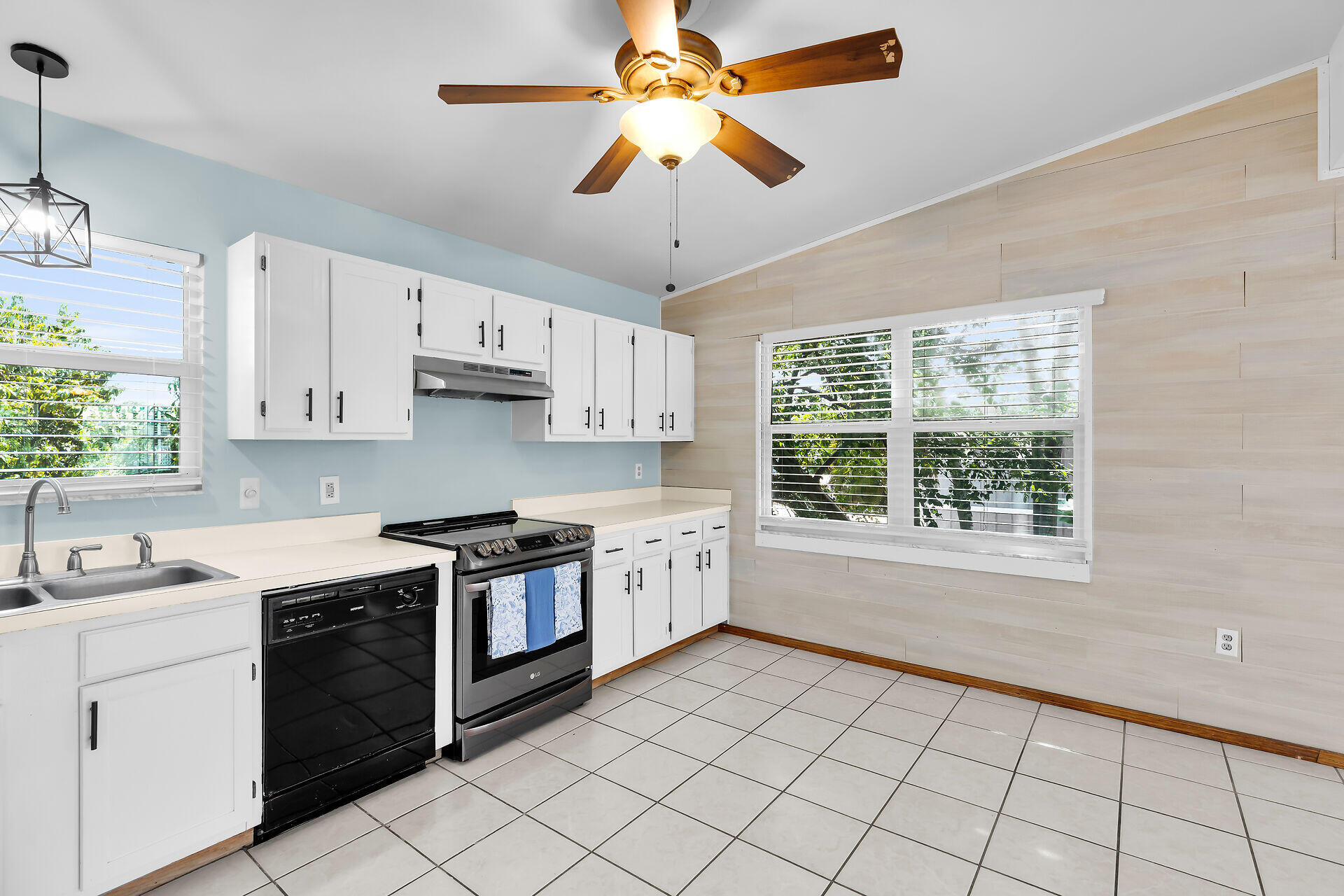 1821 Bittersweet Avenue Property Photo 18