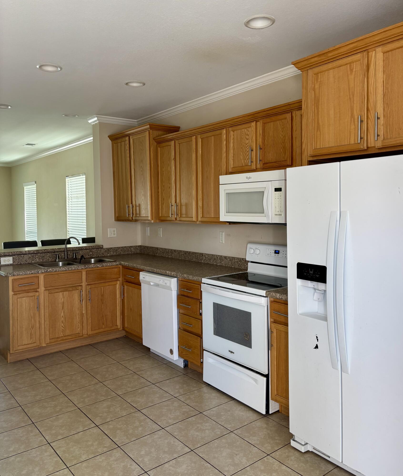 5030 5th Avenue 60 Property Photo 2