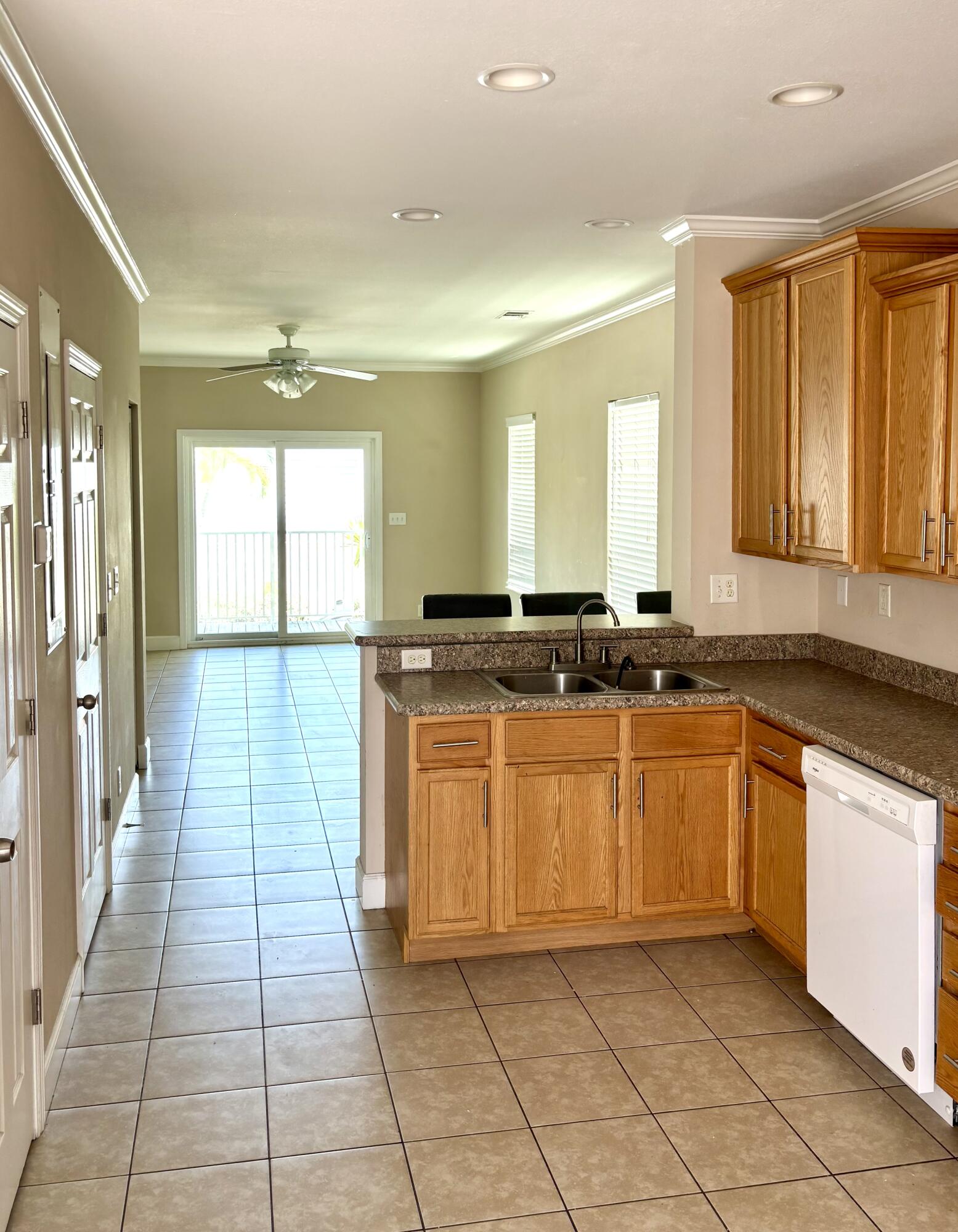 5030 5th Avenue 60 Property Photo 4