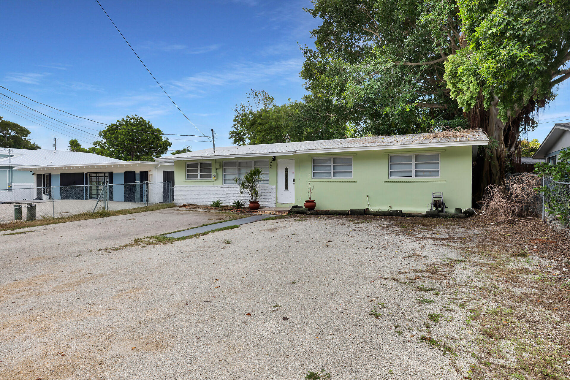 664 Colson Drive Property Photo 2