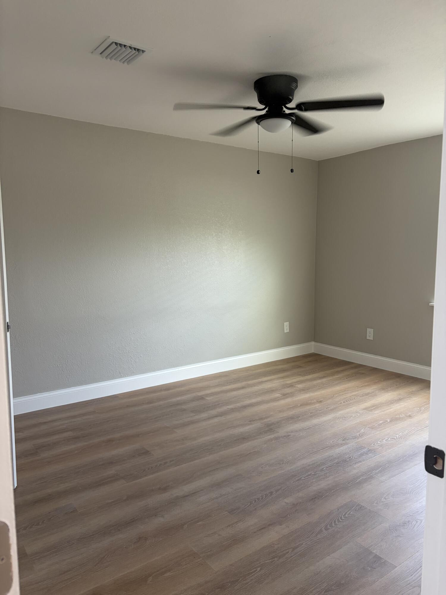 21074 Hamilton Avenue Property Photo 5