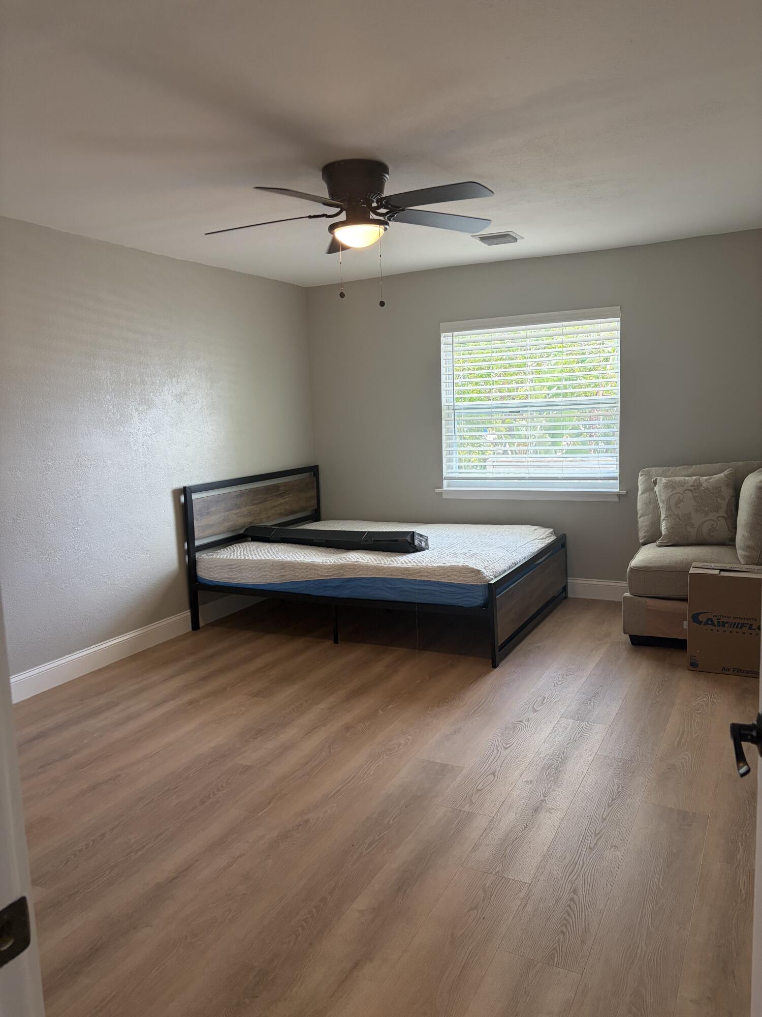 21074 Hamilton Avenue Property Photo 10