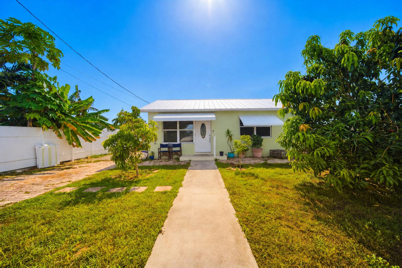 27 N Lake Drive Property Photo 4