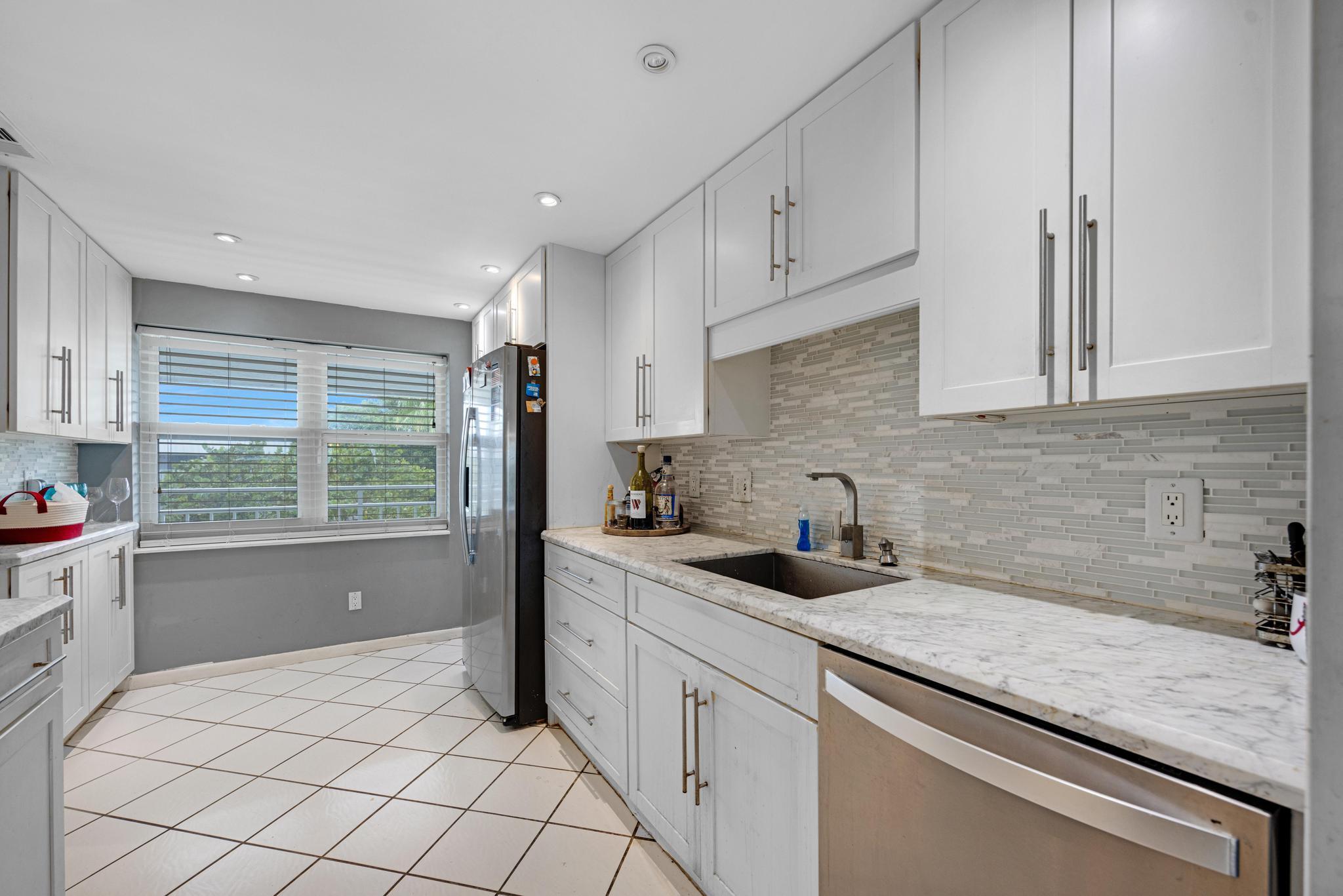 1901 S Roosevelt Boulevard 407n Property Photo 11
