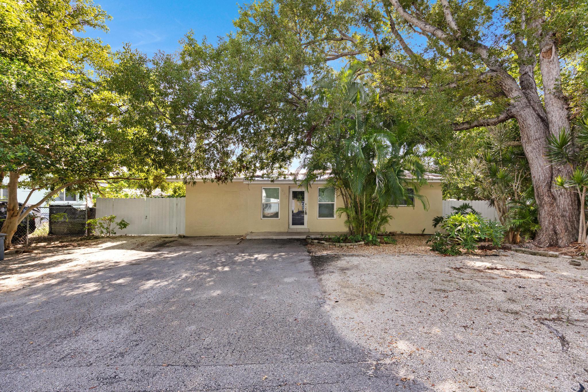 980 Oleander Road Property Photo 2