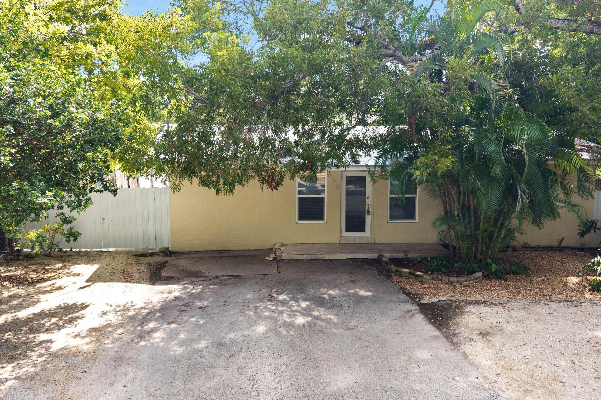 980 Oleander Road Property Photo 4
