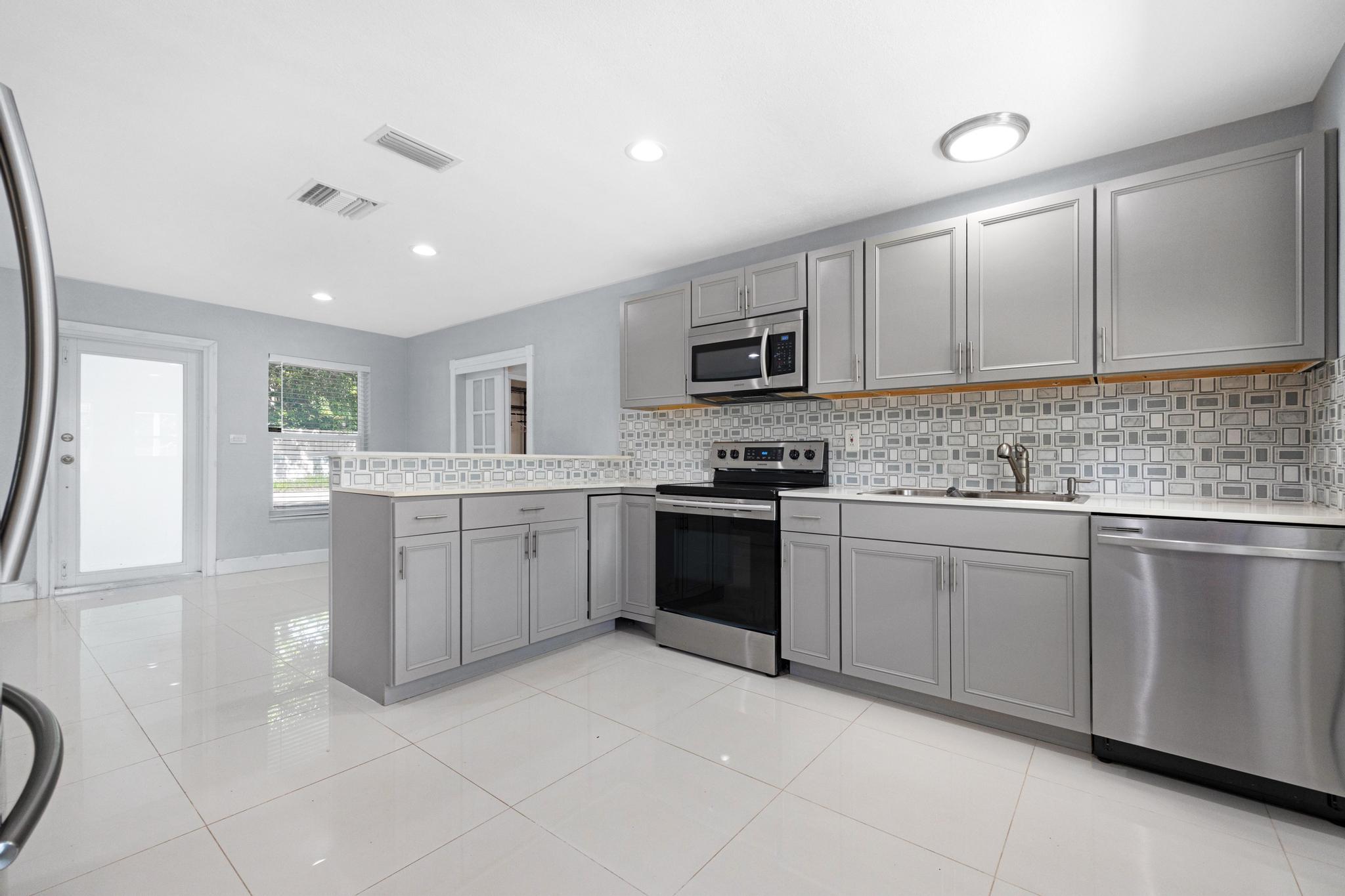 980 Oleander Road Property Photo 10