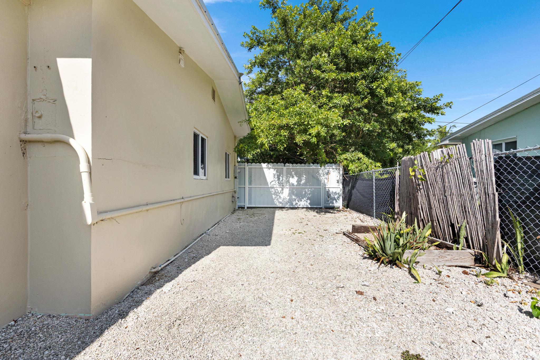 980 Oleander Road Property Photo 32