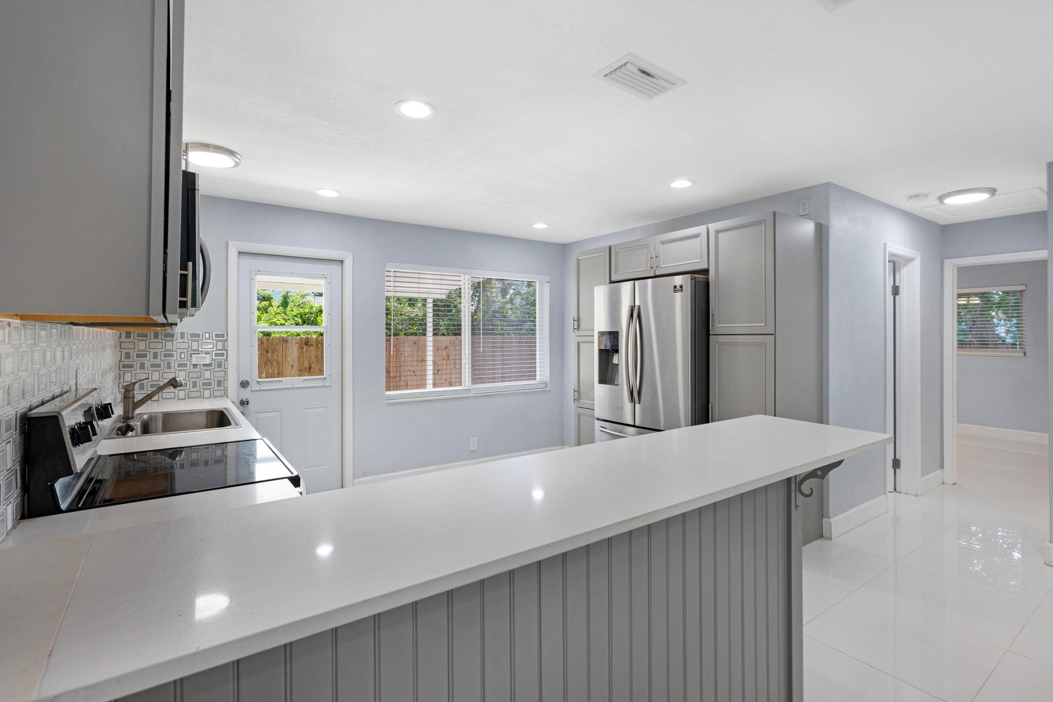 980 Oleander Road Property Photo 10