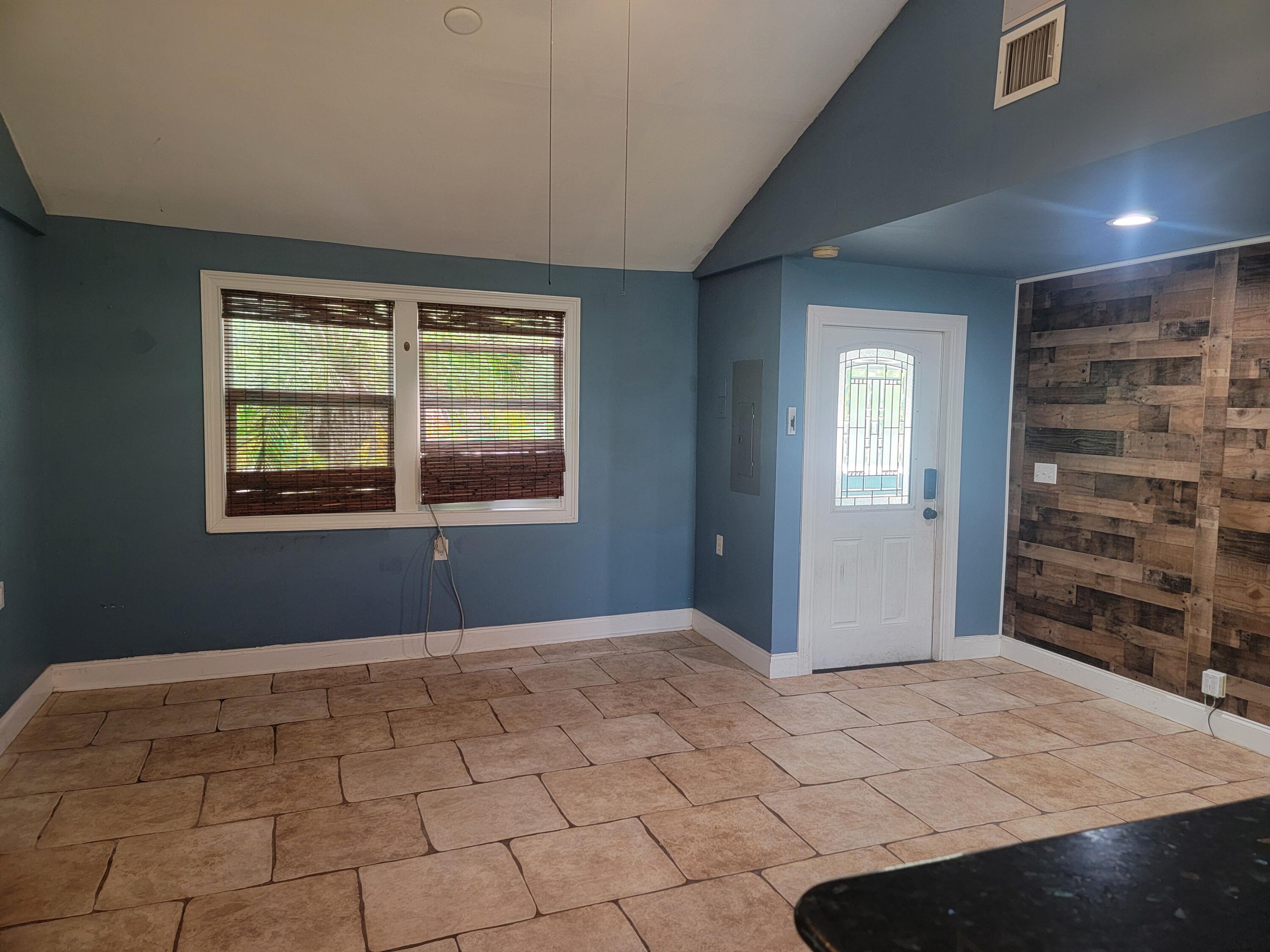 19421 Canal Drive Property Photo 5