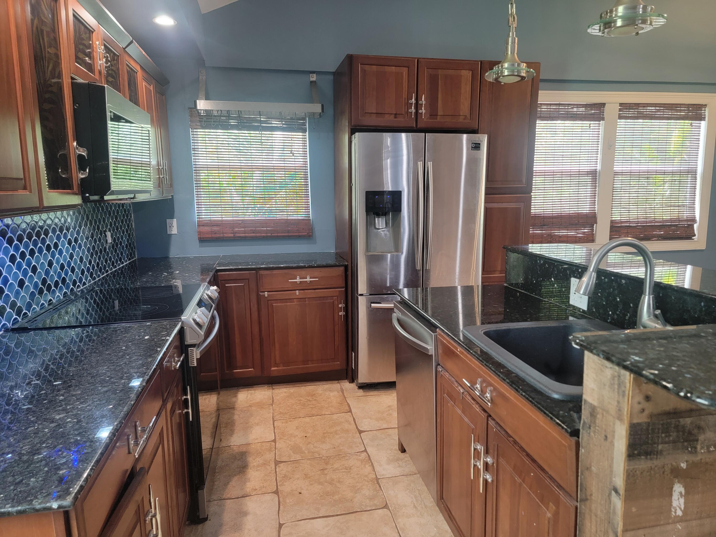 19421 Canal Drive Property Photo 6