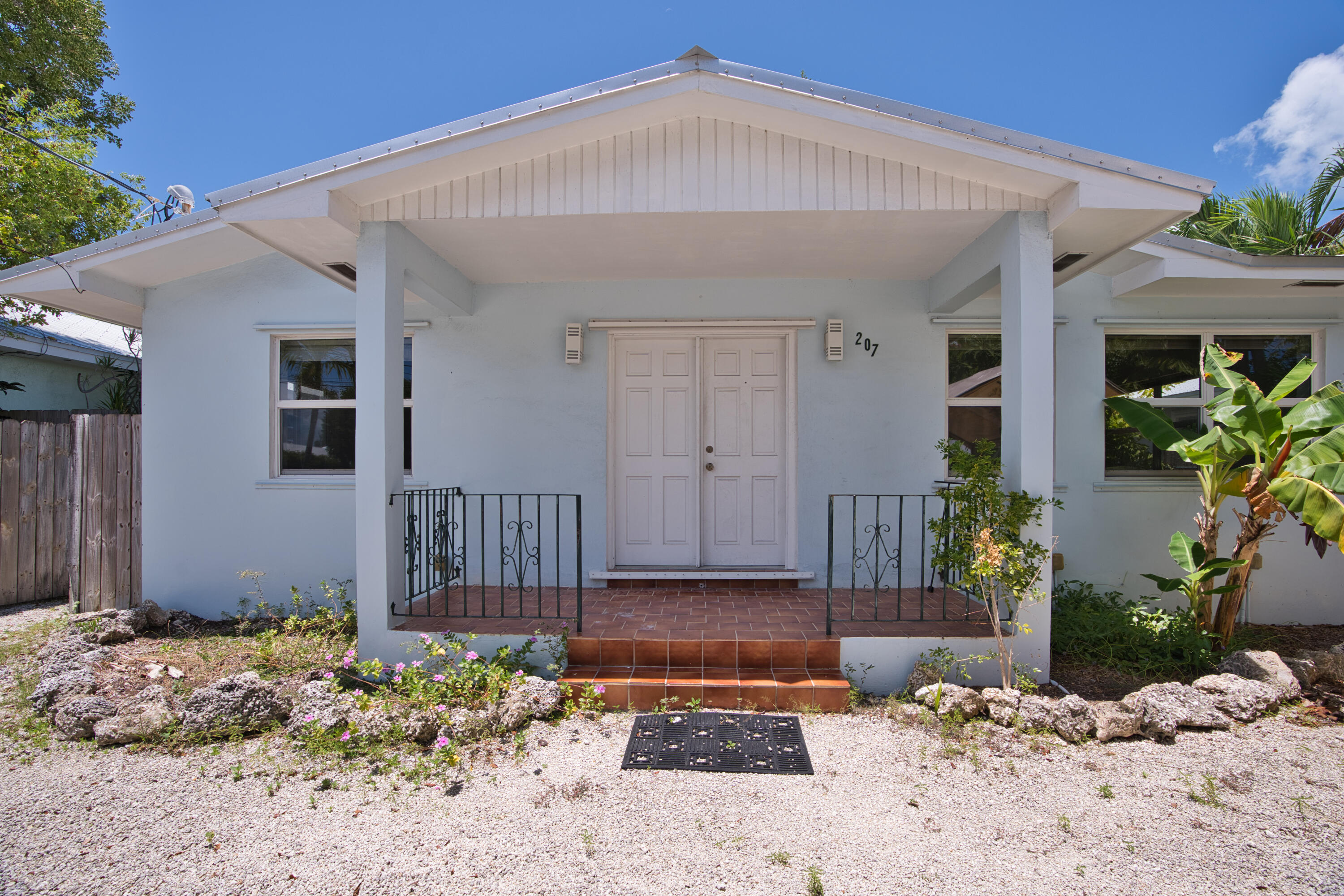 207 Hibiscus Street Property Photo 6