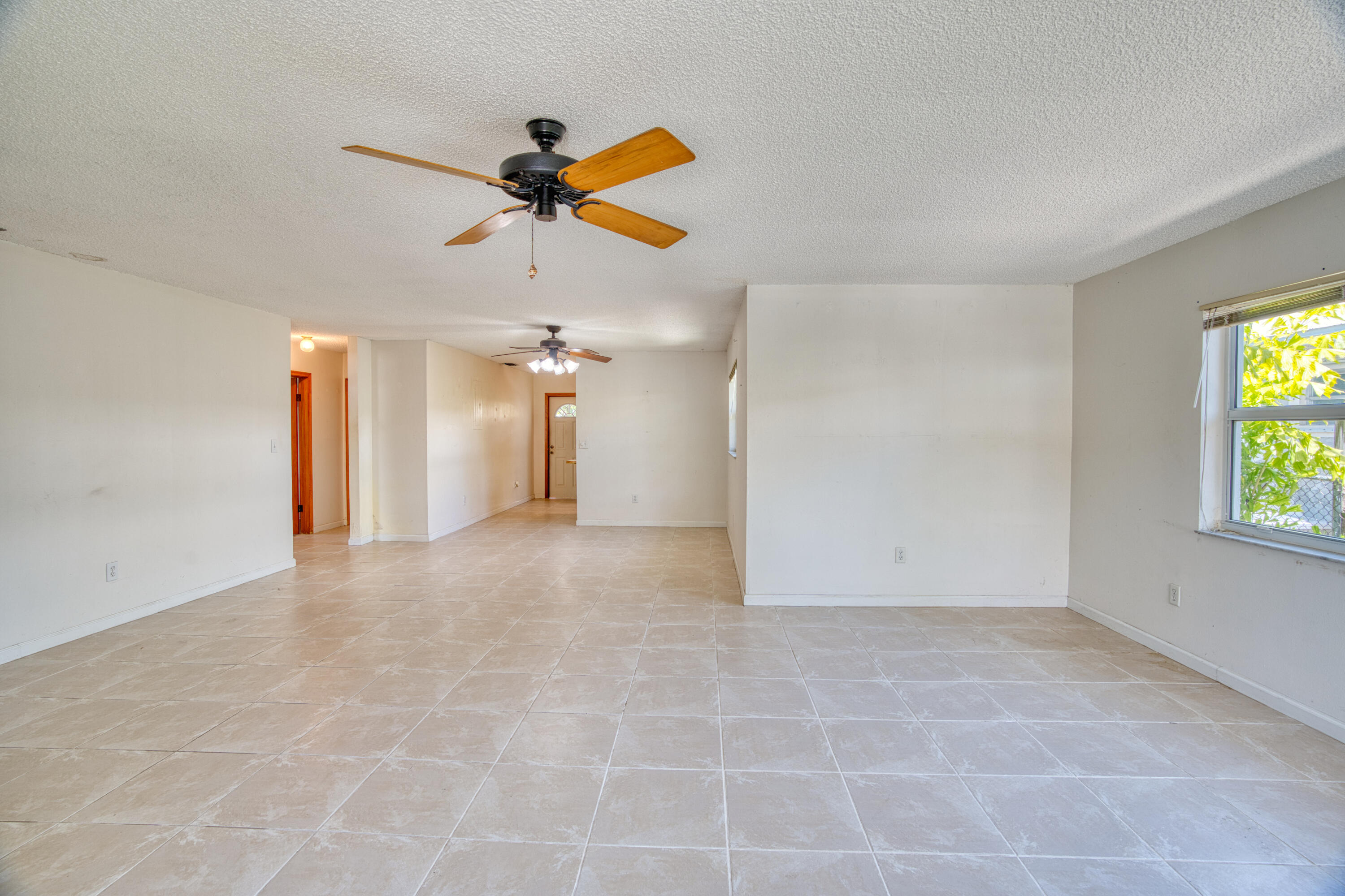 207 Hibiscus Street Property Photo 14