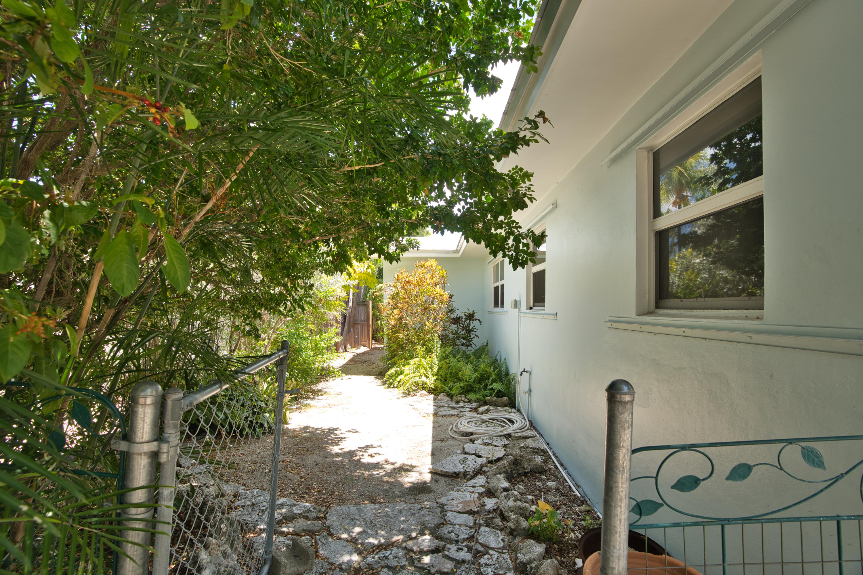 207 Hibiscus Street Property Photo 37