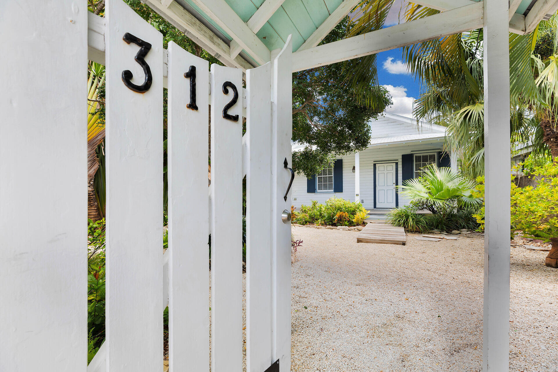 312 Catherine Street Property Photo 1