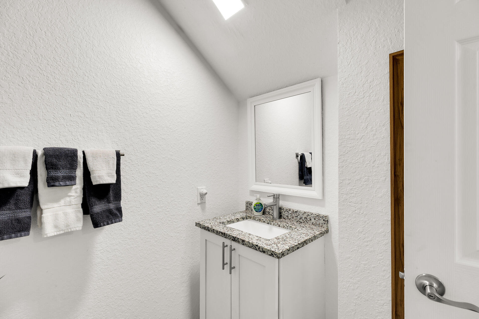10877 Overseas Highway Apt 97 Property Photo 16
