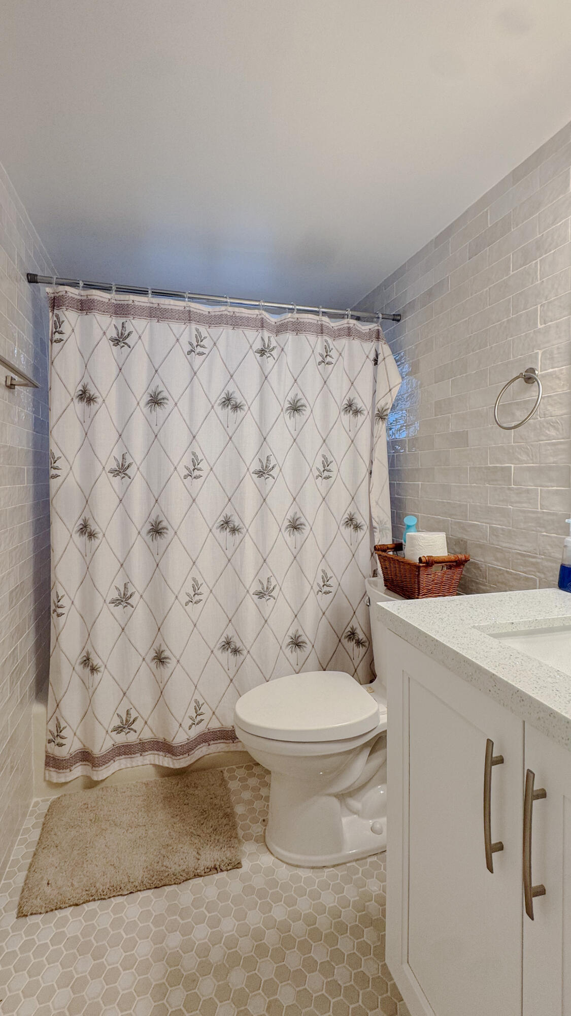 223 El Capitan Drive B Property Photo 8