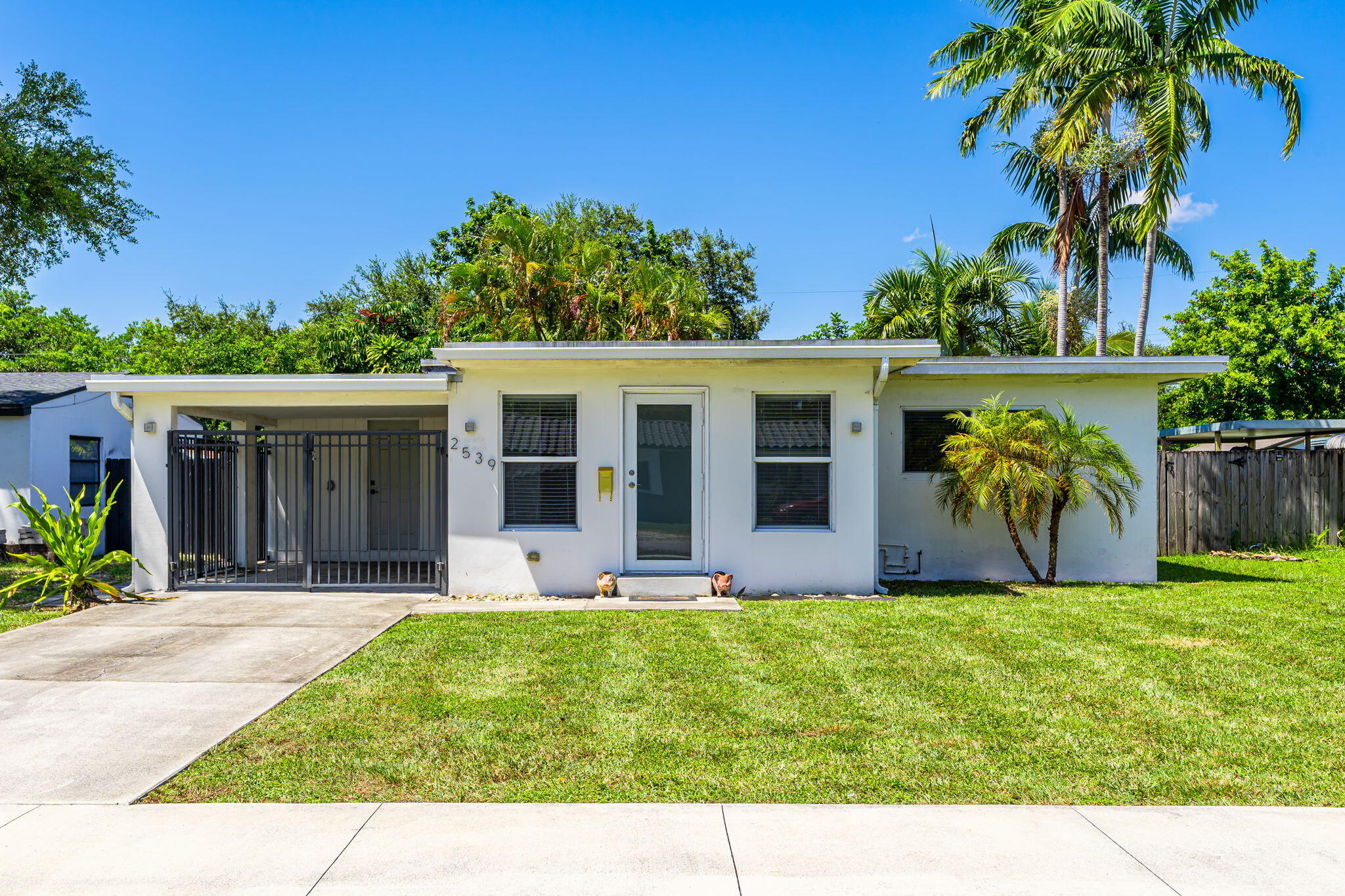 2539 Coolidge Street Property Photo 5