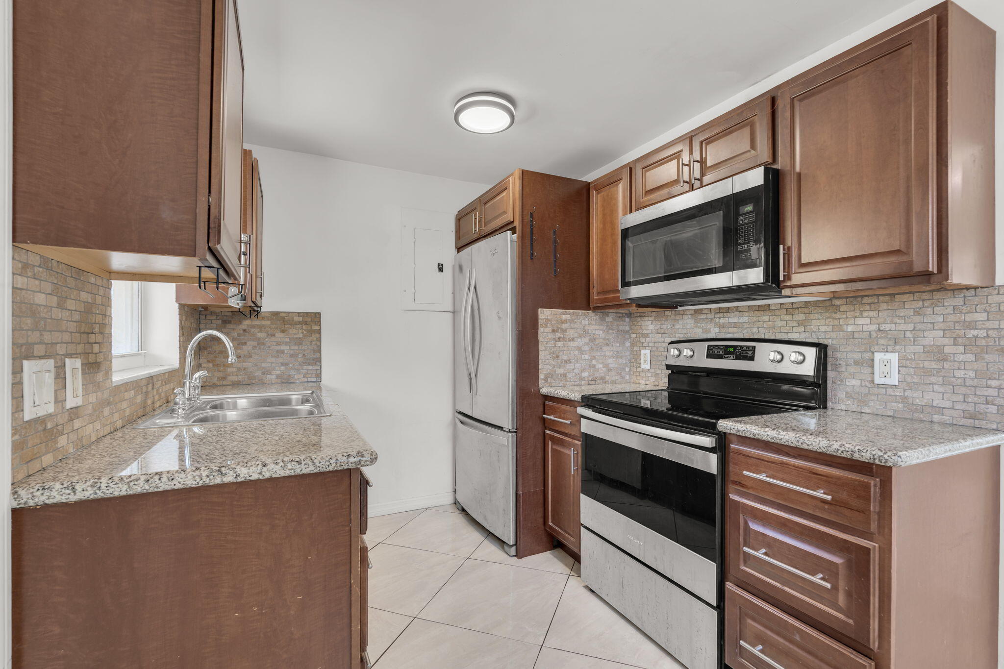 2539 Coolidge Street Property Photo 6