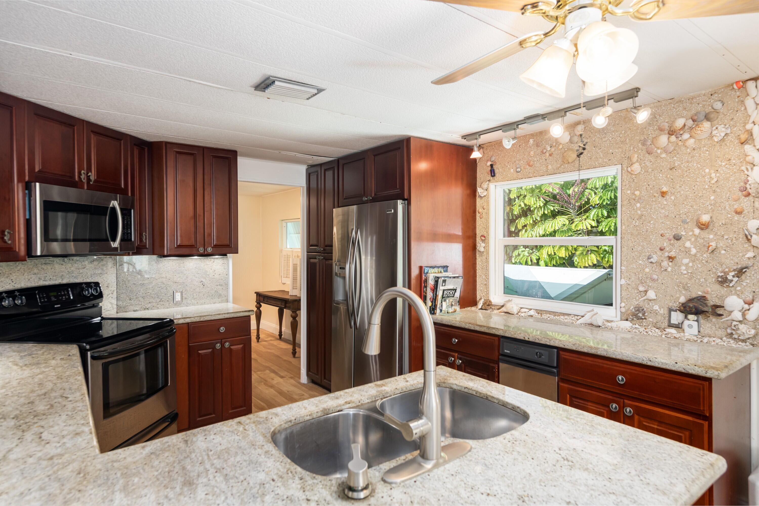 59743 Paradise Place Property Photo 4