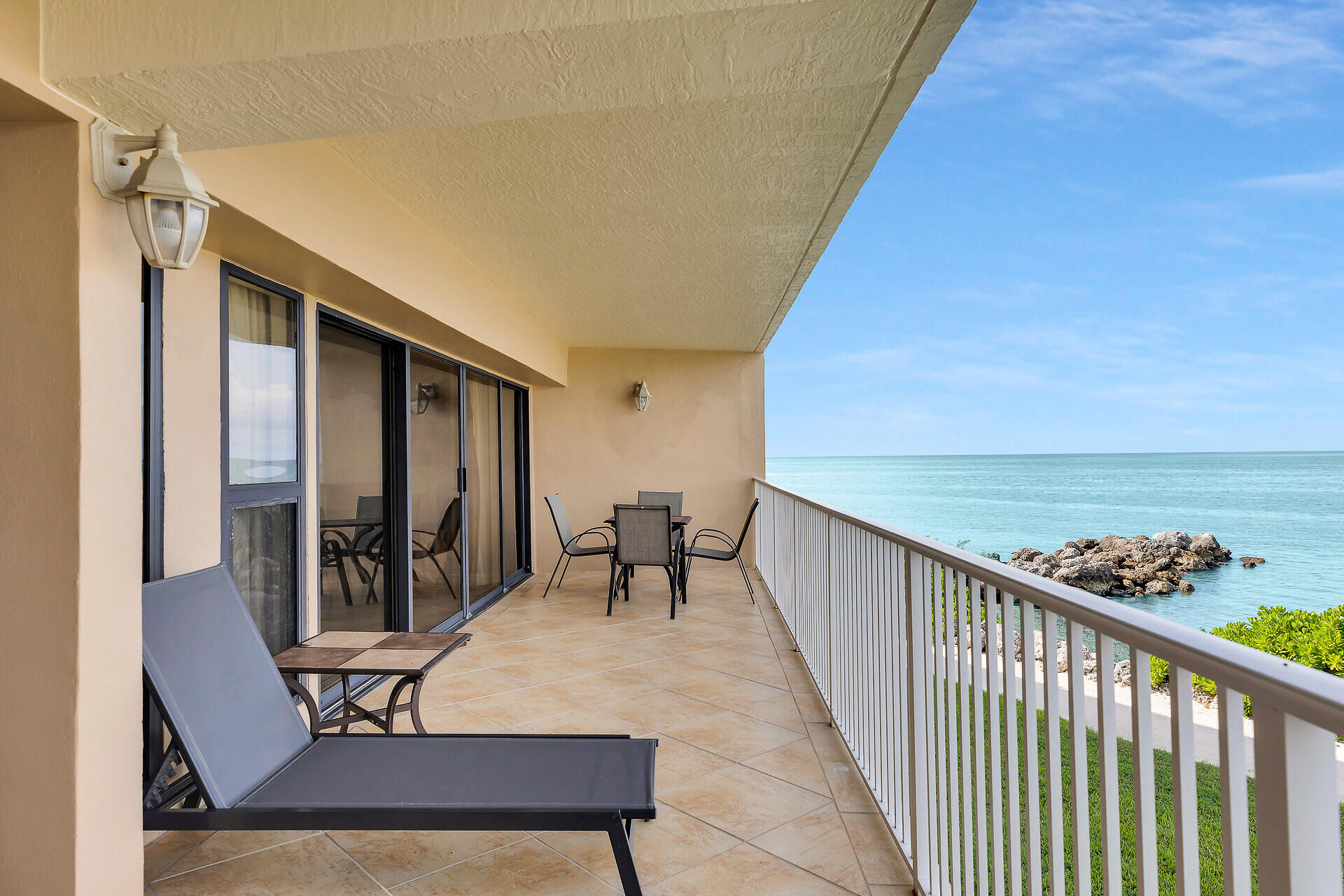 1133 W Ocean Drive 12 Property Photo 3
