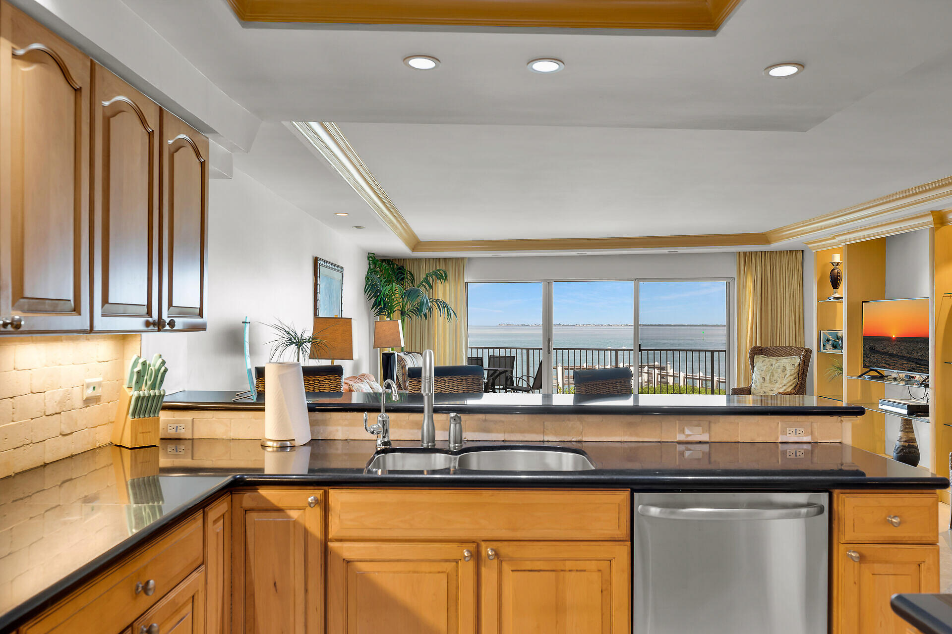 1133 W Ocean Drive 12 Property Photo 18