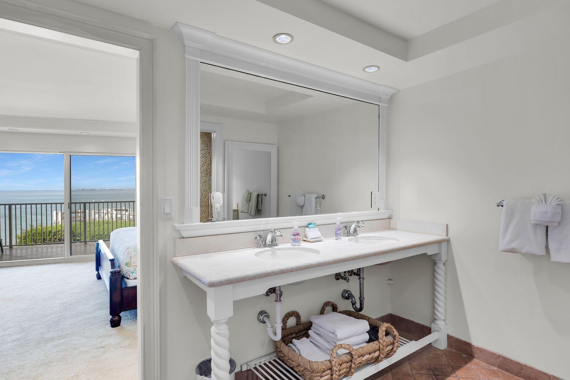 1133 W Ocean Drive 12 Property Photo 25