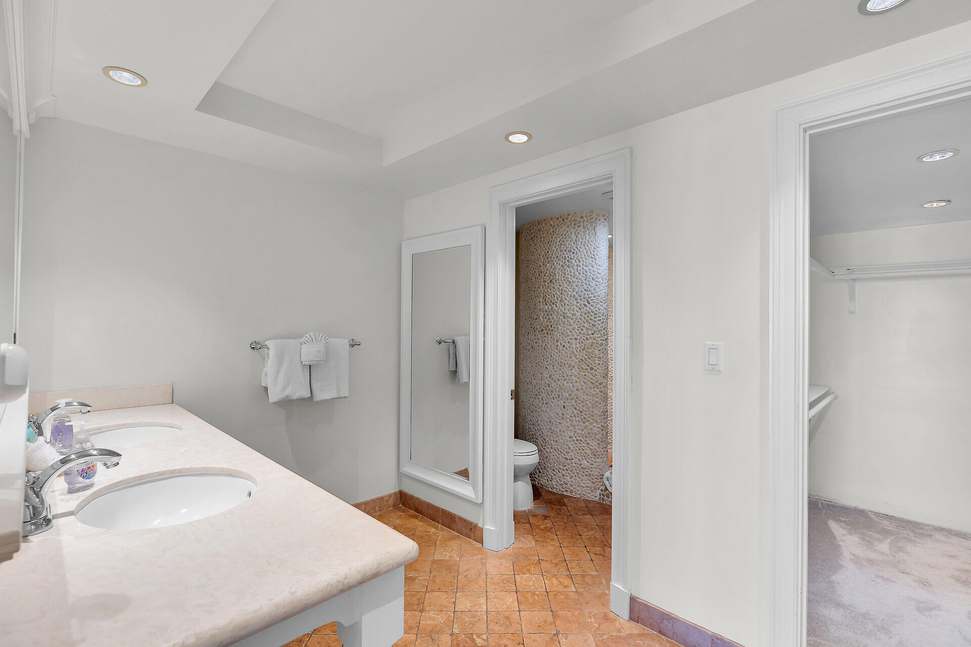 1133 W Ocean Drive 12 Property Photo 27