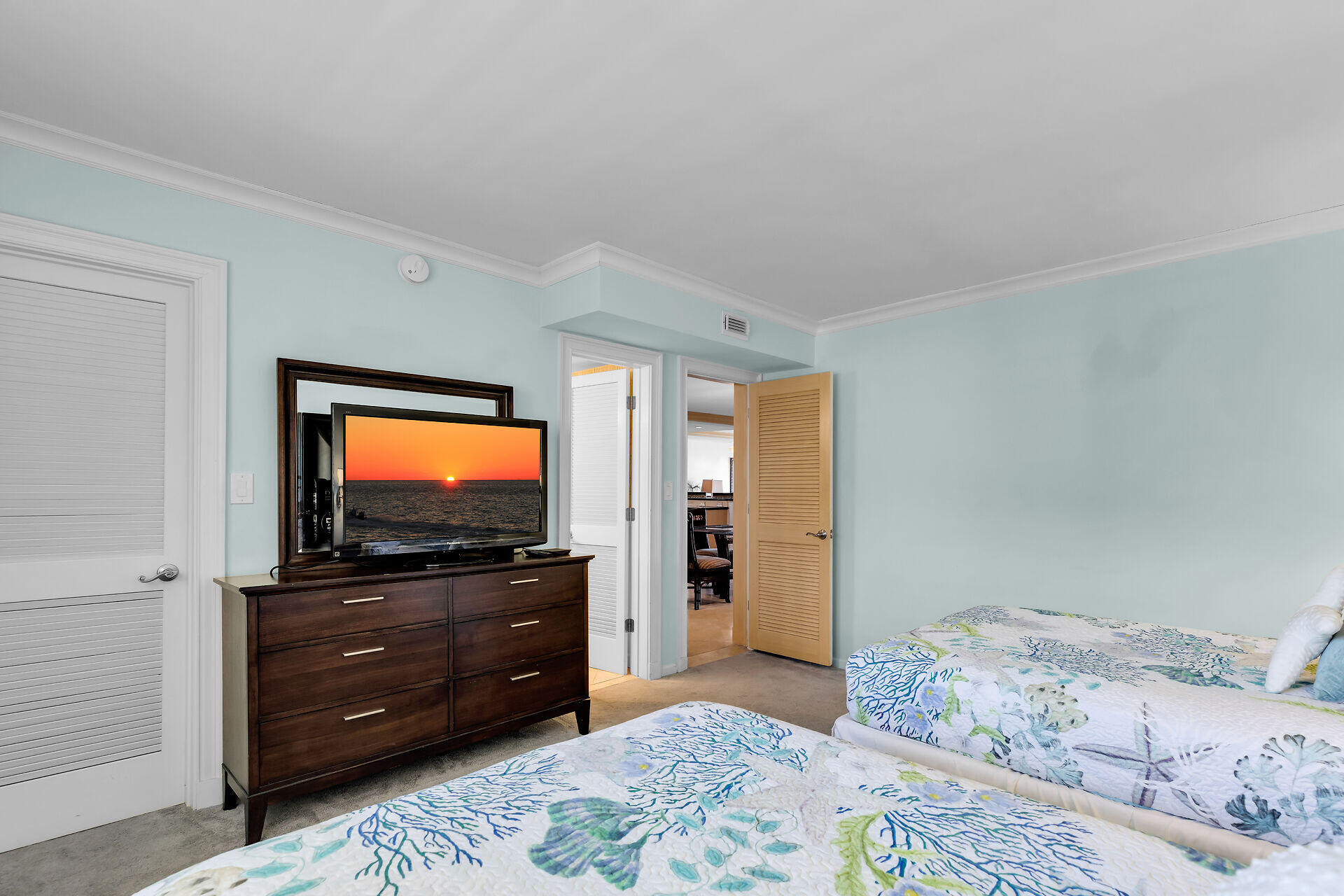 1133 W Ocean Drive 12 Property Photo 30