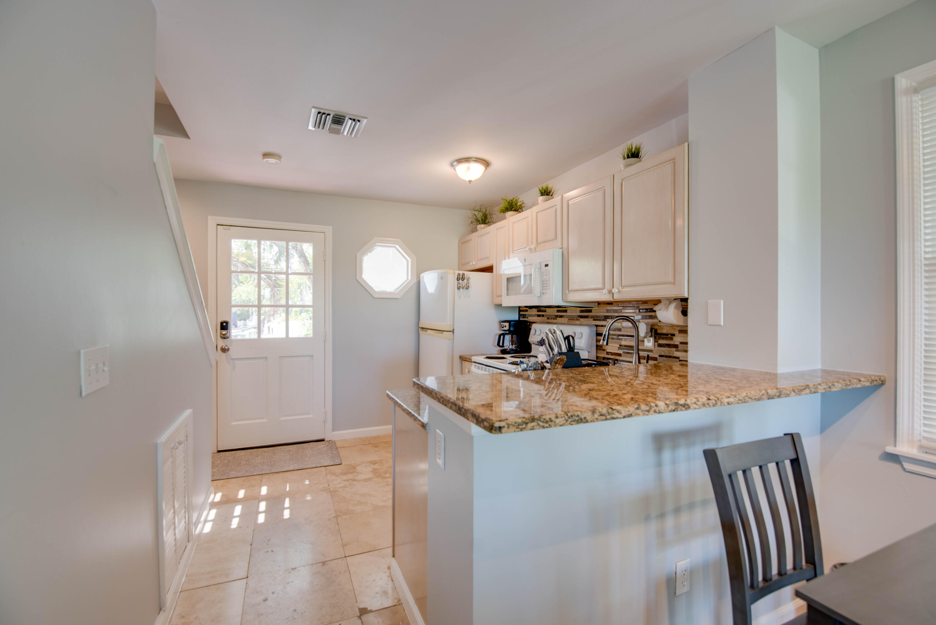 135 Golf Club Drive Property Photo 6