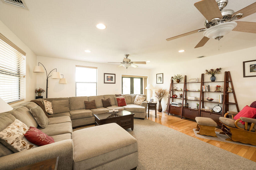 2809 Flagler Avenue Property Photo 8