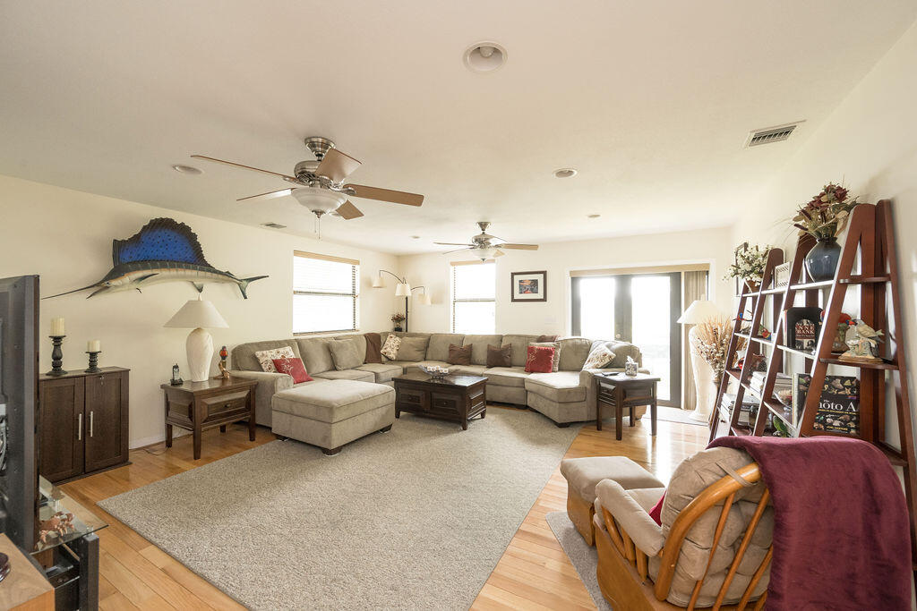 2809 Flagler Avenue Property Photo 9