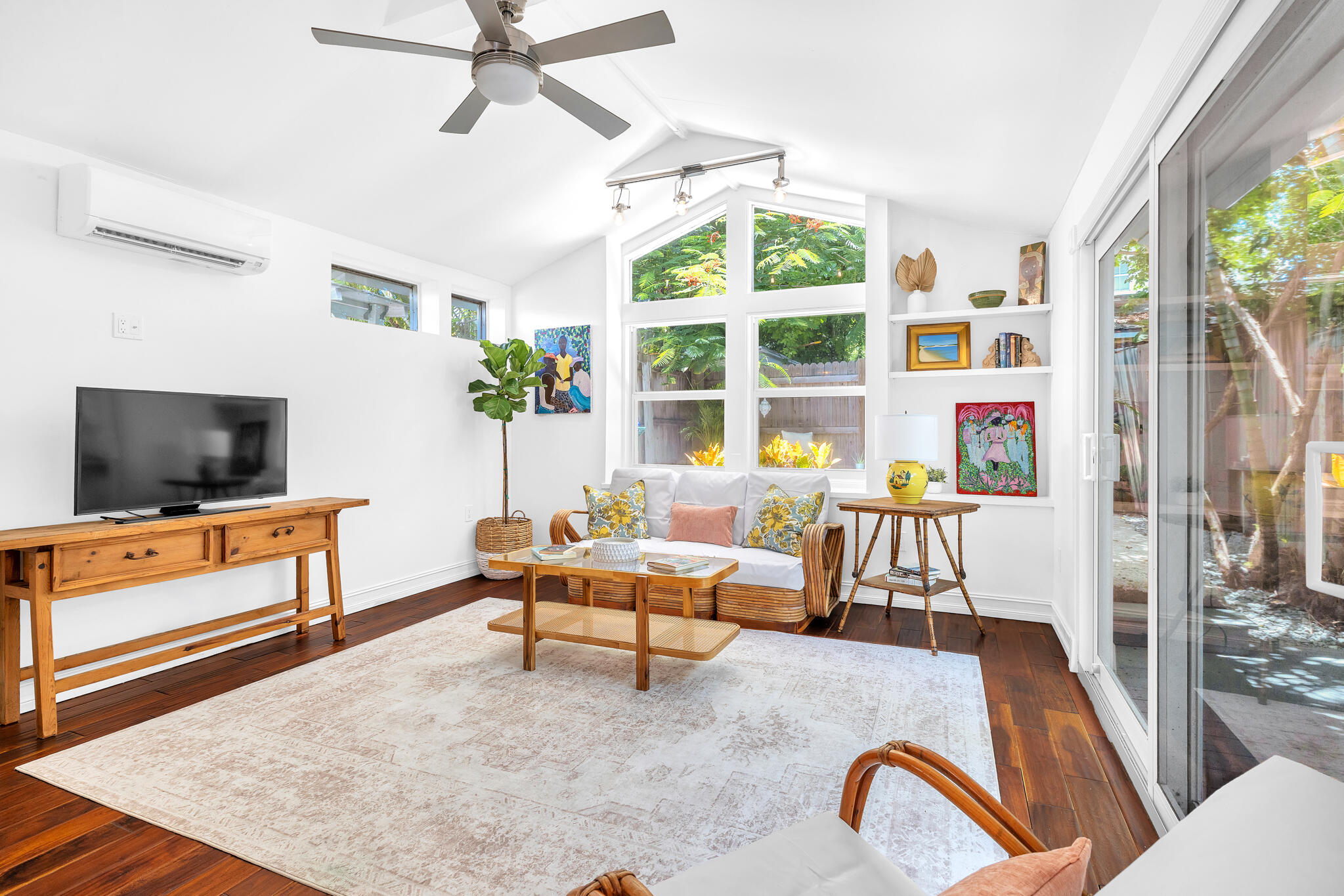 1105 Olivia Street Property Photo 3