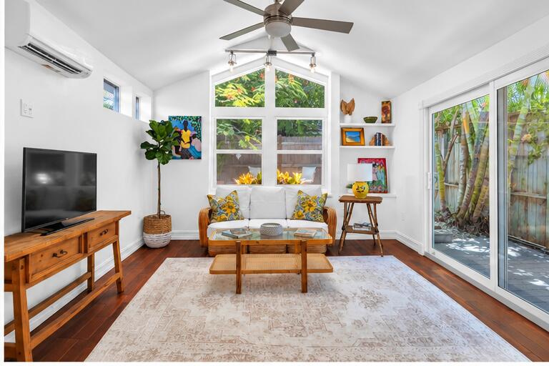 1105 Olivia Street Property Photo 3